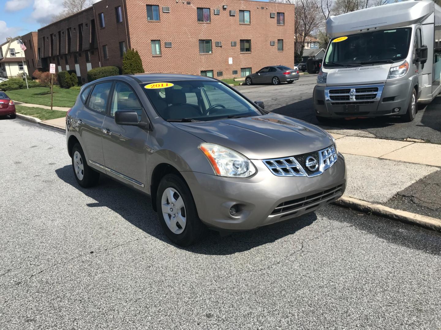 2011 Gray /Gray Nissan Rogue S (JN8AS5MV9BW) with an 2.5 V4 engine, Automatic transmission, located at 577 Chester Pike, Prospect Park, PA, 19076, (610) 237-1015, 39.886154, -75.302338 - Photo#2